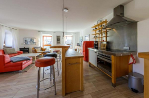 Hafenloge - helle Ferienwohnung mit fantastischen Blick auf den Warener Hafen und die Binnenmüritz, Waren / Müritz